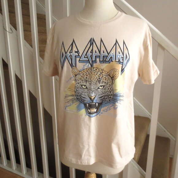 Def Leppard Ivory Cream Cotton Graphic Band Tee T-Shirt with Blue Leopard Print - Picture 3 of 5